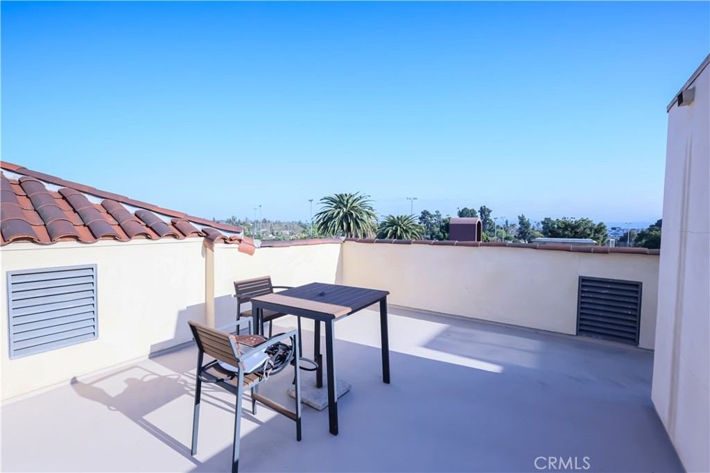 225 S Hamilton Drive 301