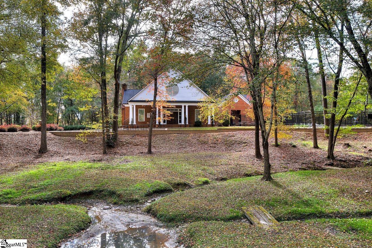 229 E Thistle Lane