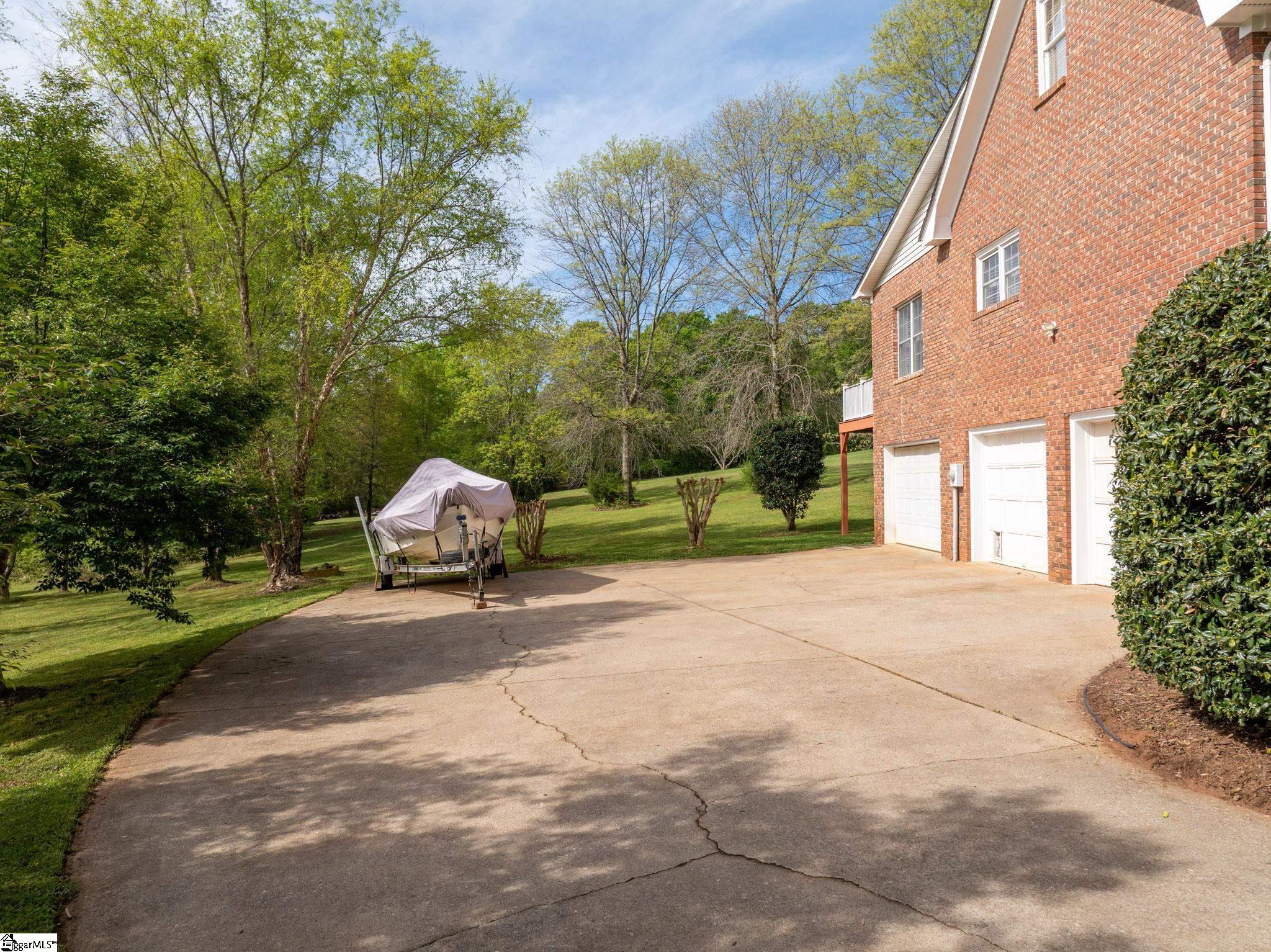 528 Riveredge Court