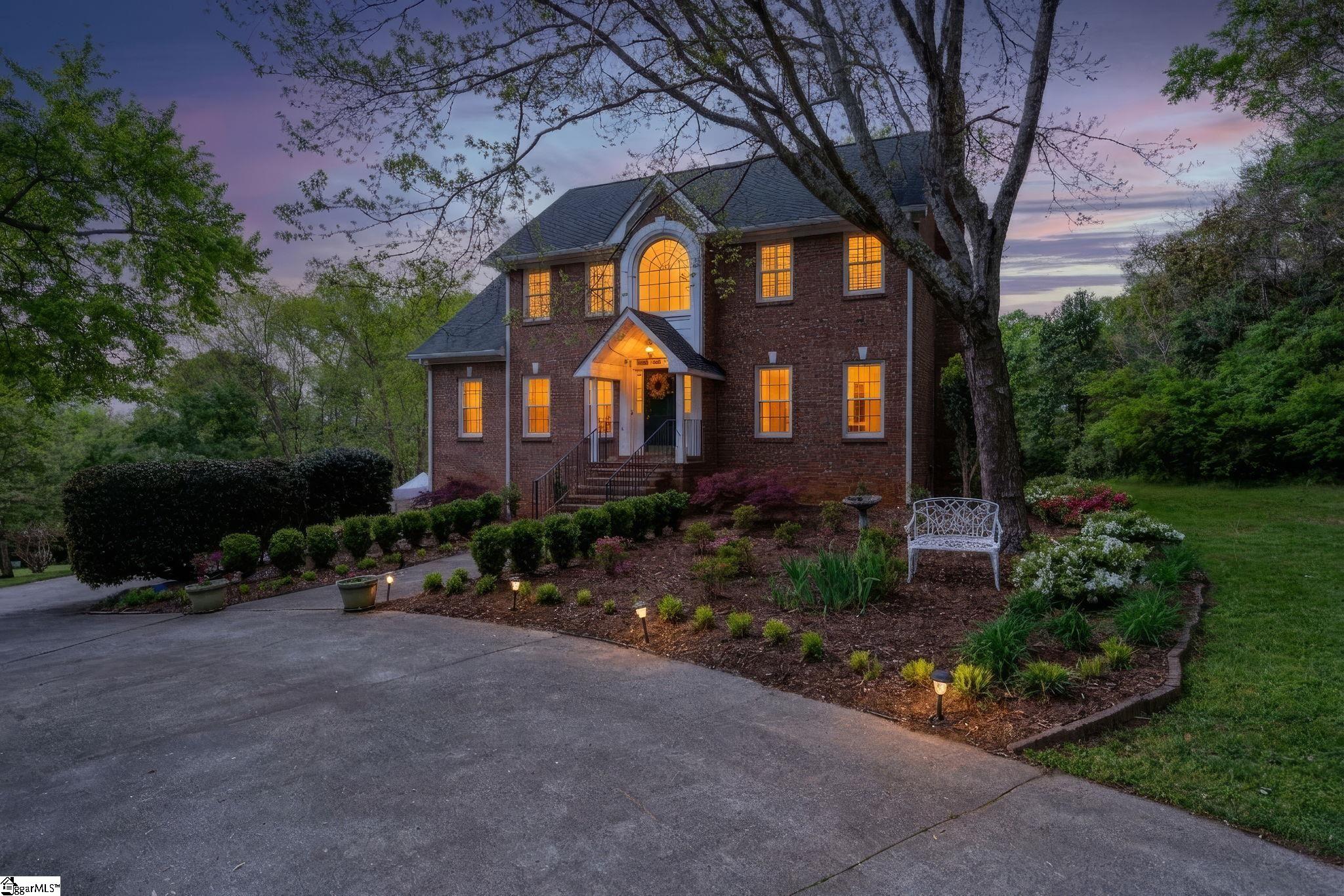 528 Riveredge Court