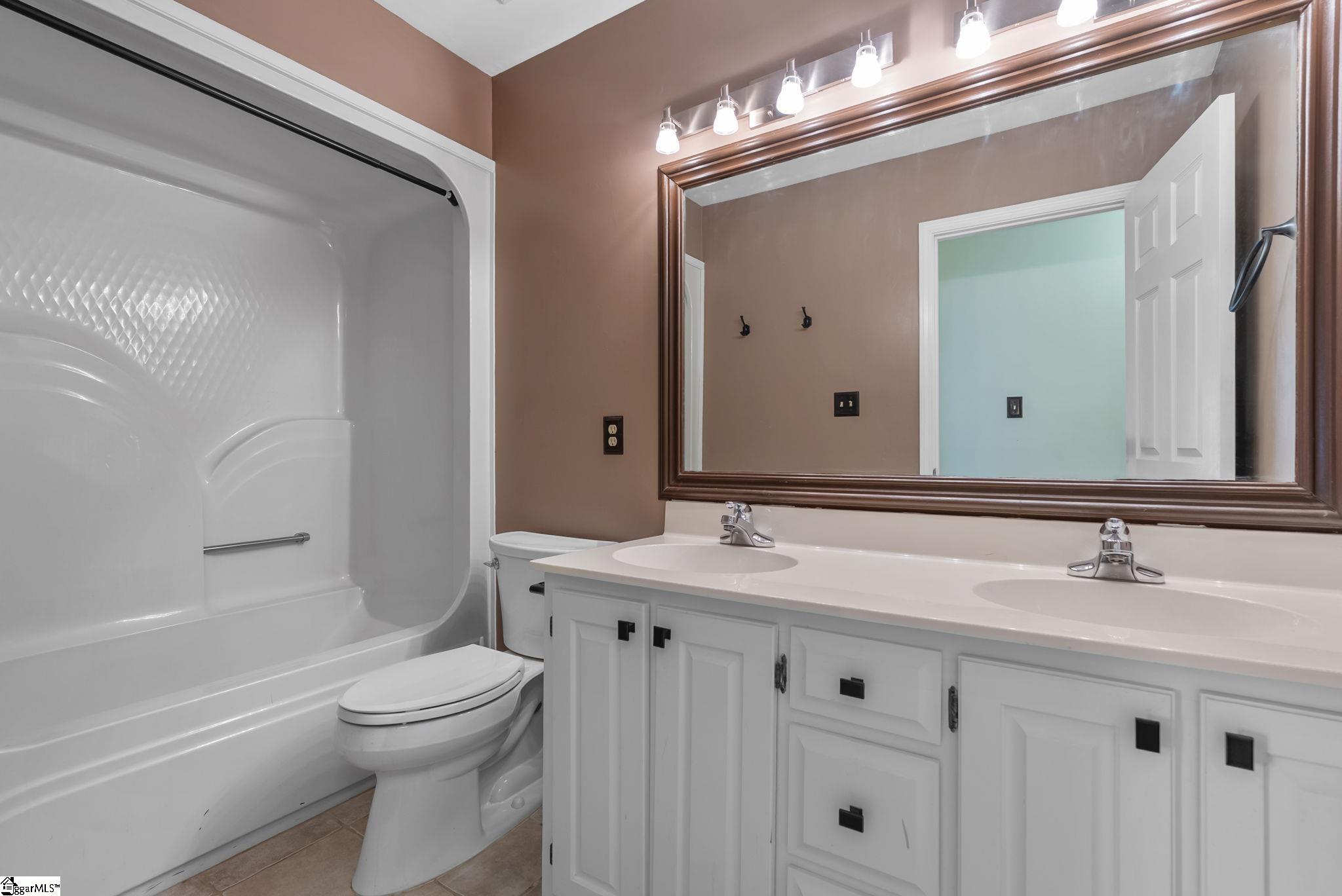 528 Riveredge Court