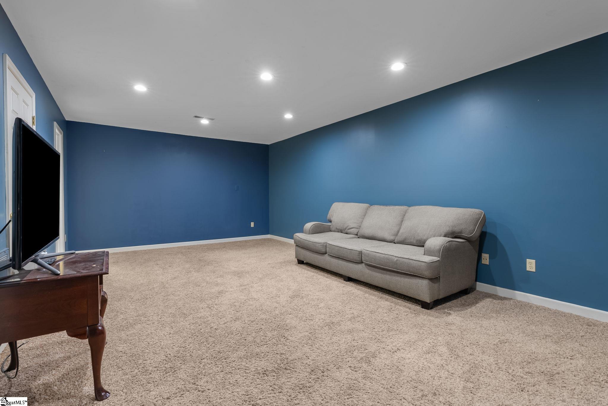 528 Riveredge Court