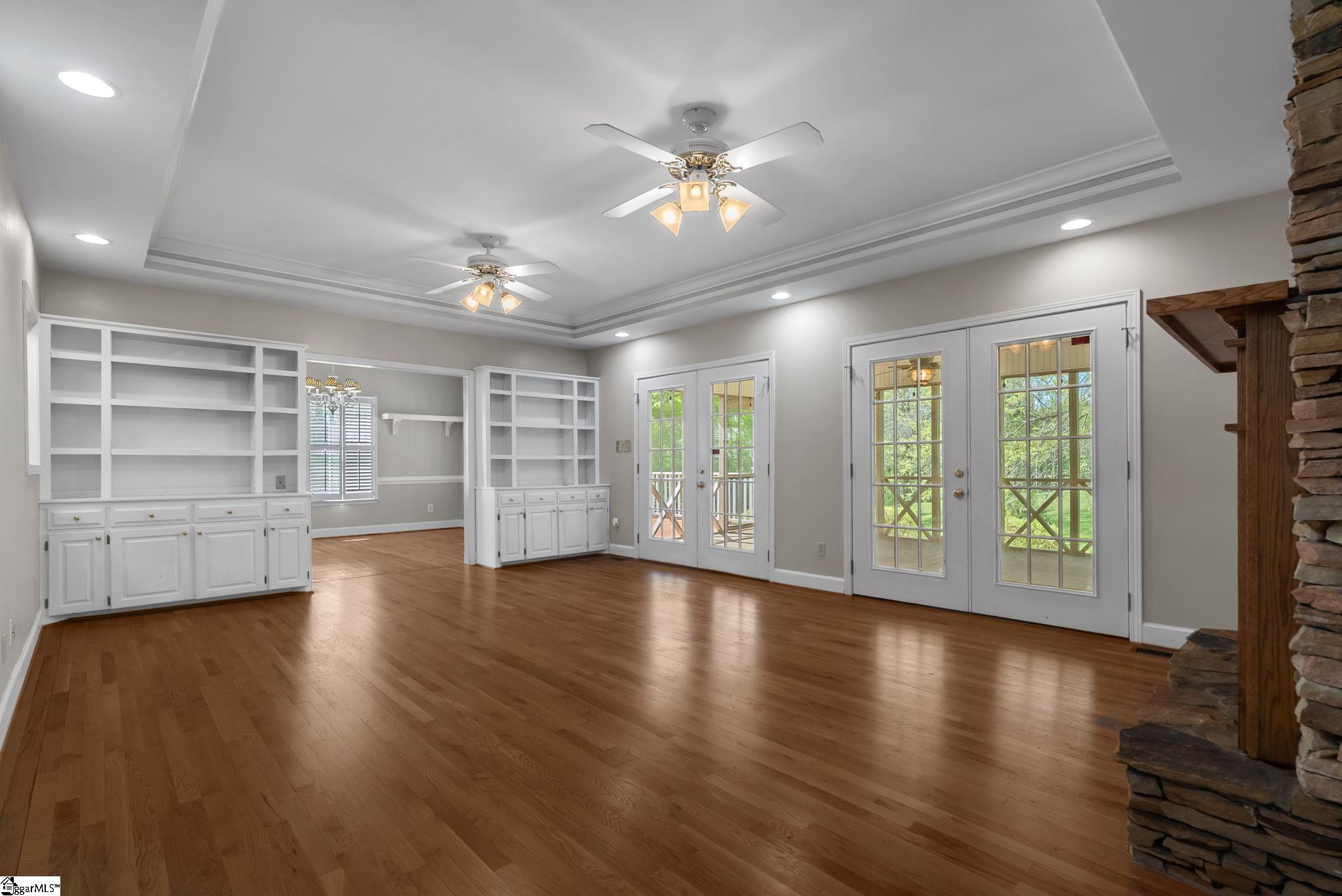 528 Riveredge Court
