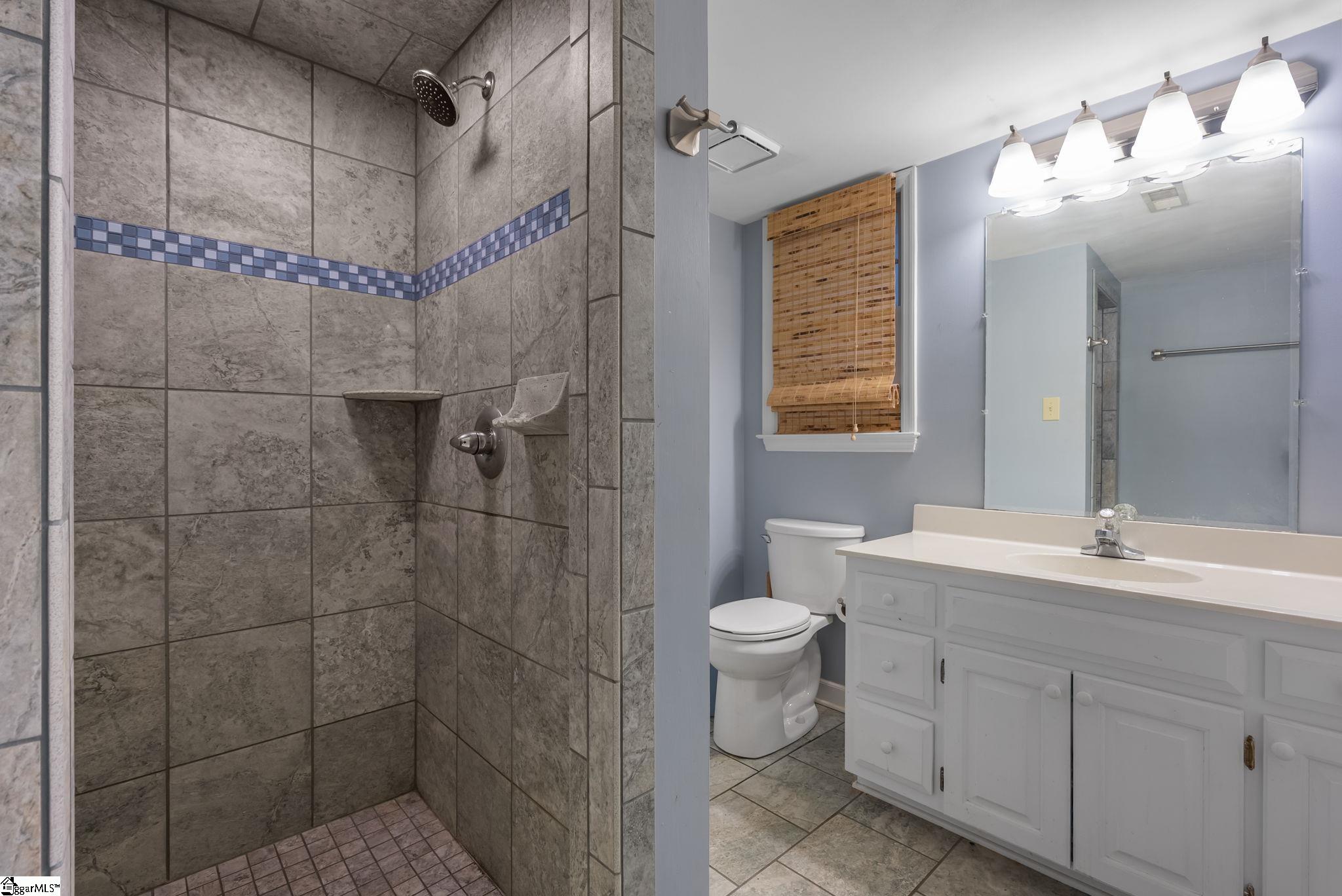 528 Riveredge Court
