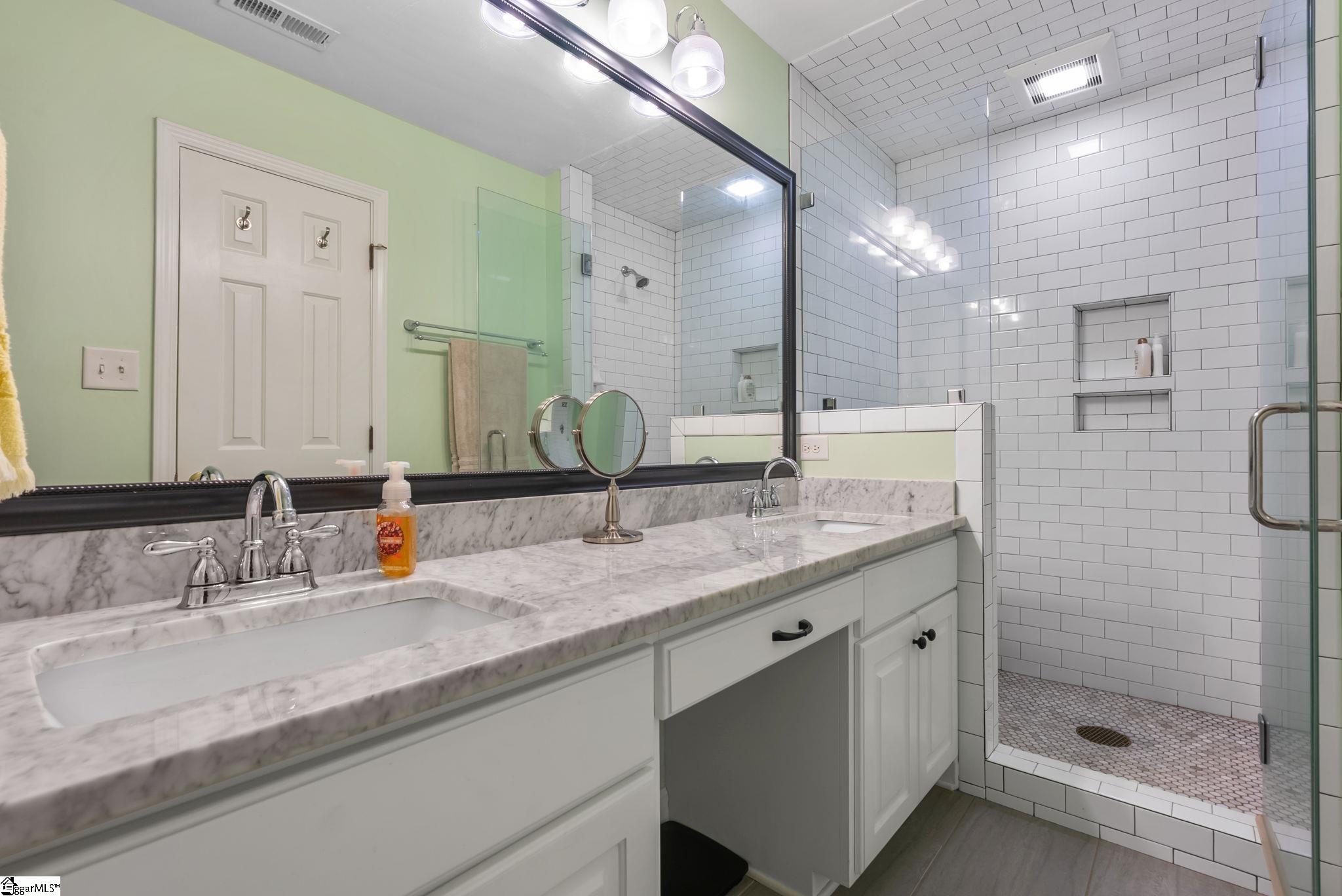 528 Riveredge Court