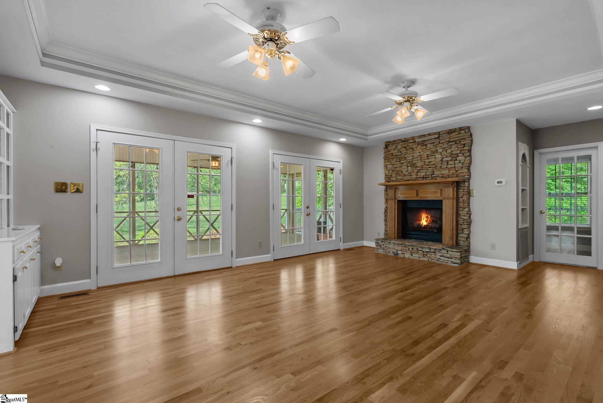 528 Riveredge Court