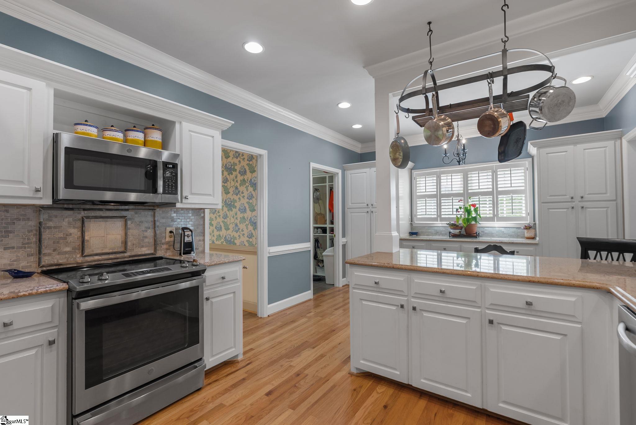 528 Riveredge Court