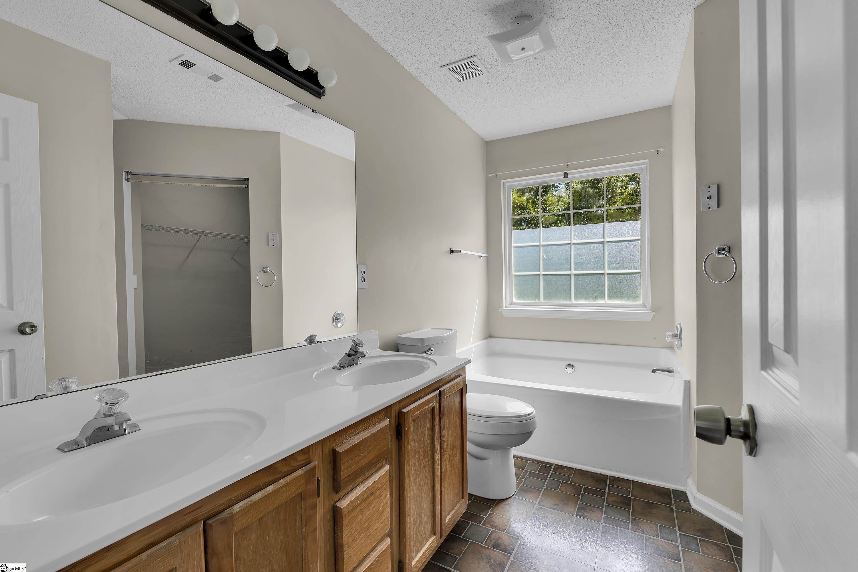 342 Riverside Chase Circle