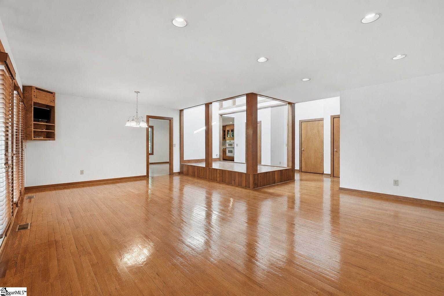 2 Red Oak Road