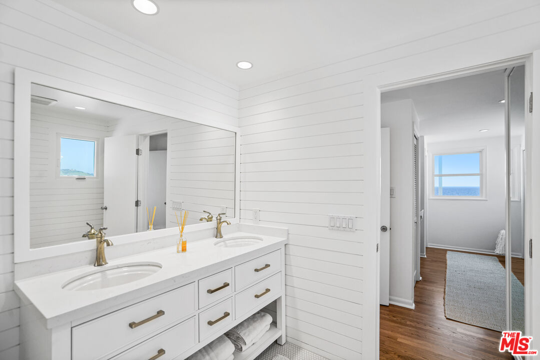 21938 PACIFIC COAST HWY