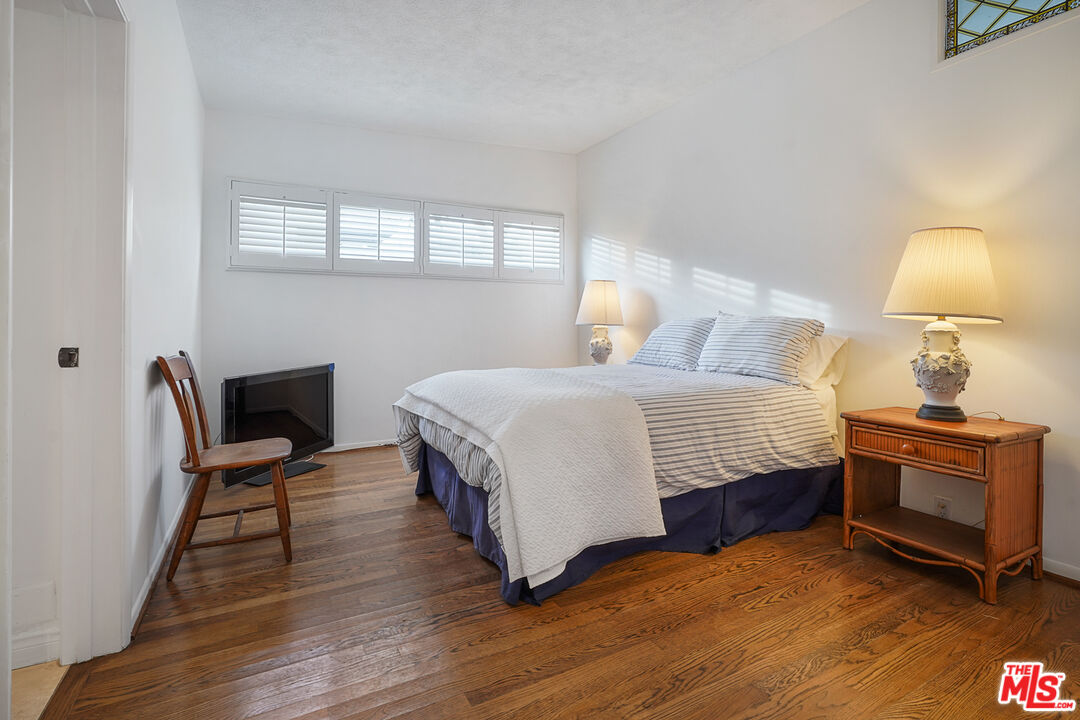 21938 PACIFIC COAST HWY