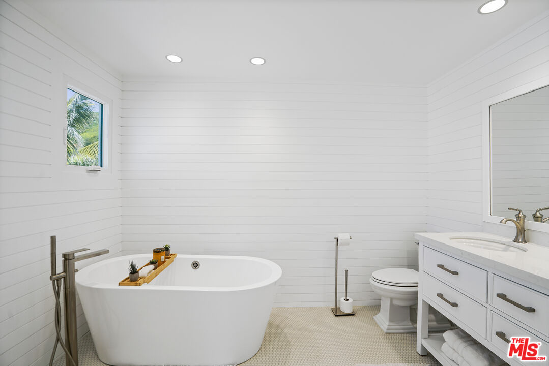 21938 PACIFIC COAST HWY