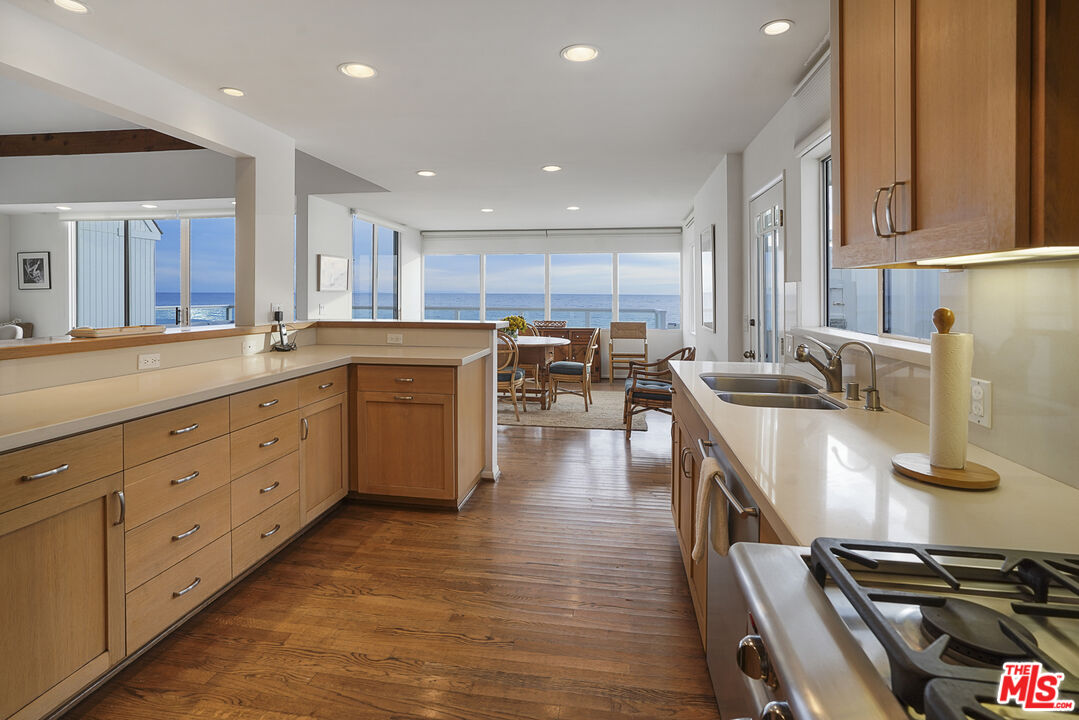 21938 PACIFIC COAST HWY