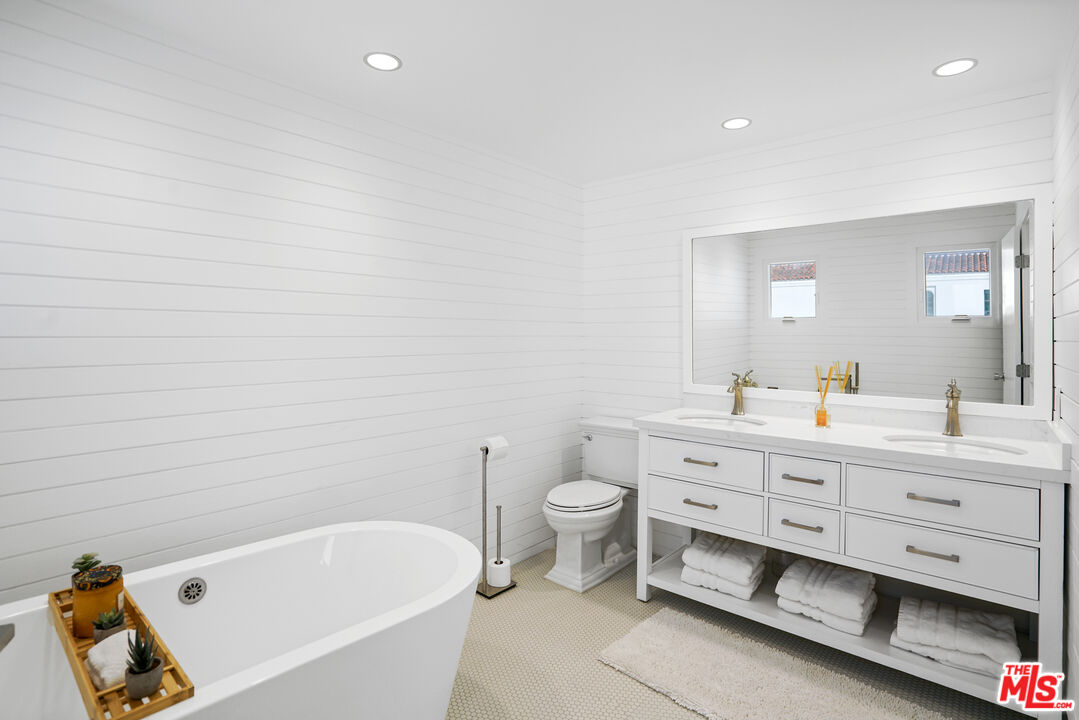 21938 PACIFIC COAST HWY