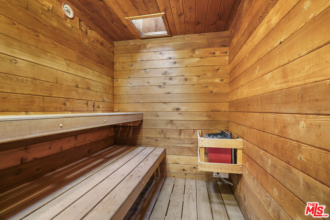 21938 PACIFIC COAST HWY