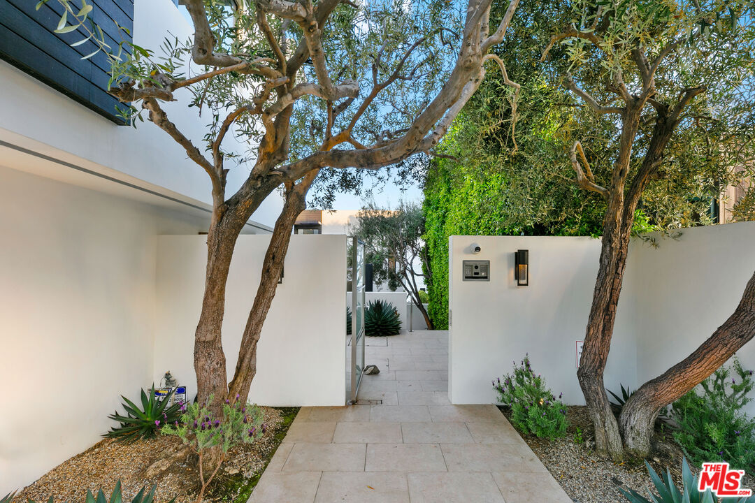 24146 Malibu Rd