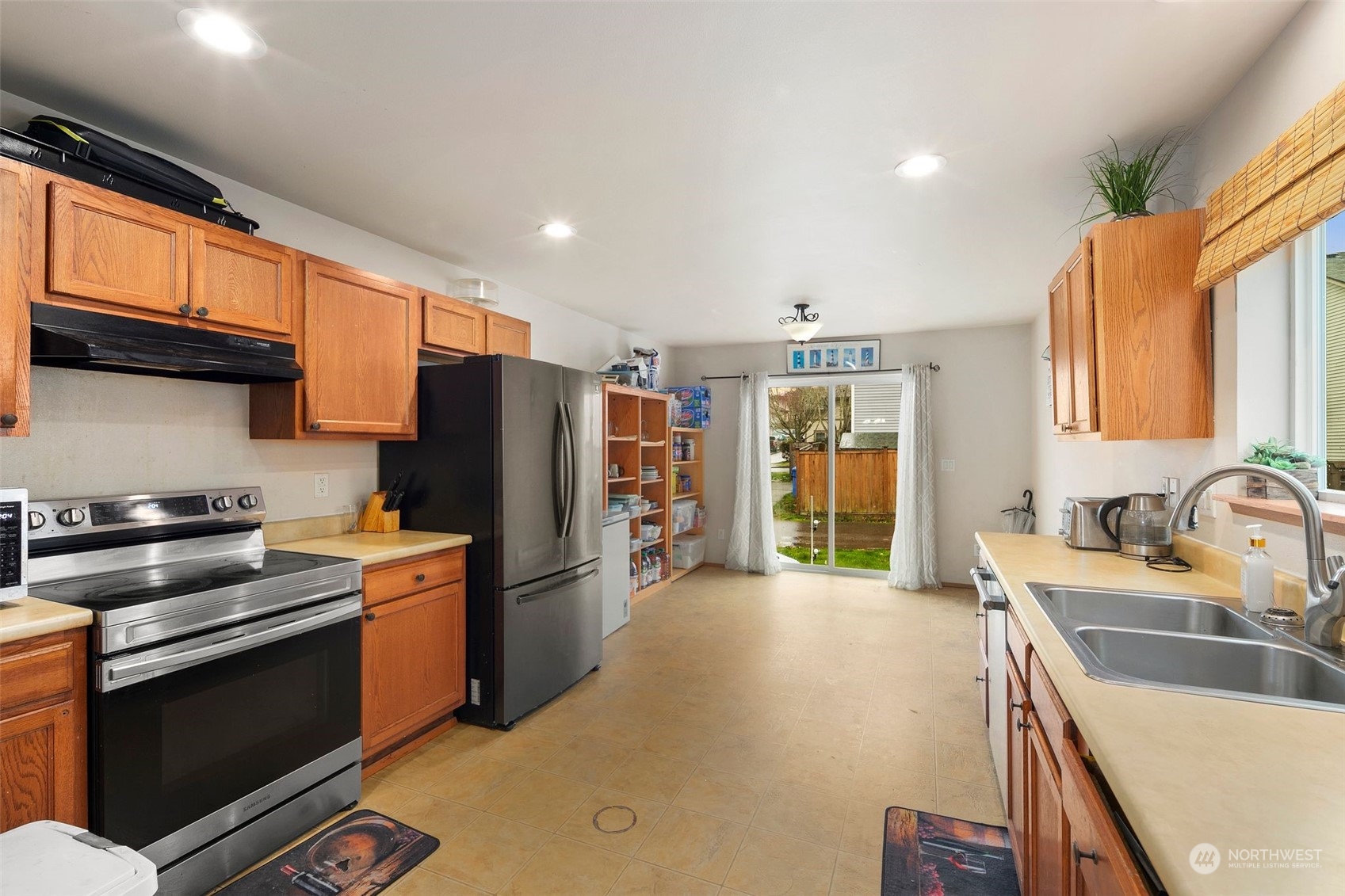 1734 E 40th Street