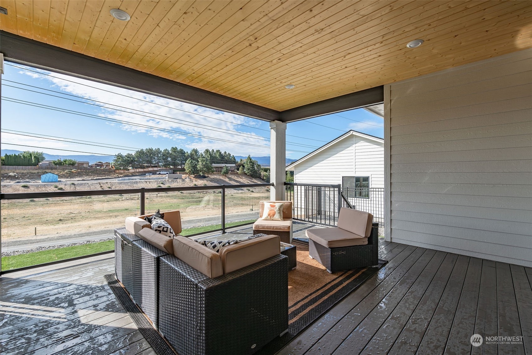 834 N Newport Loop