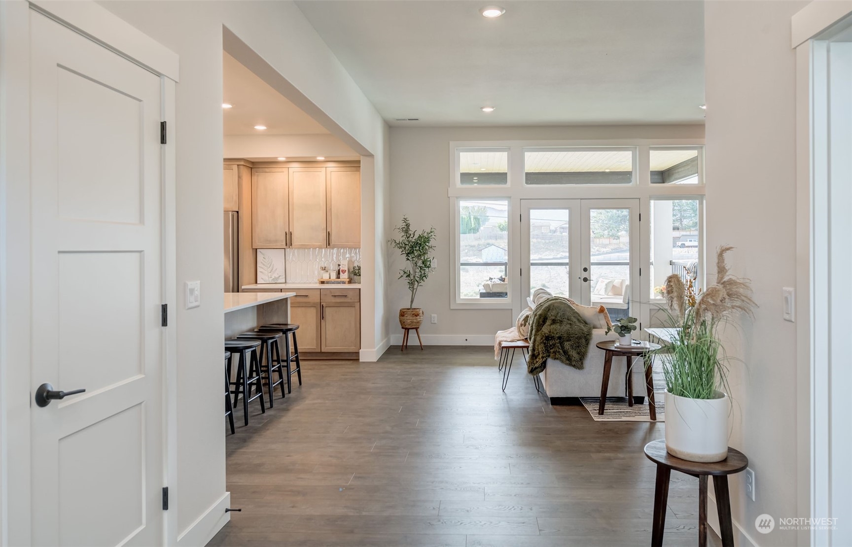 834 N Newport Loop