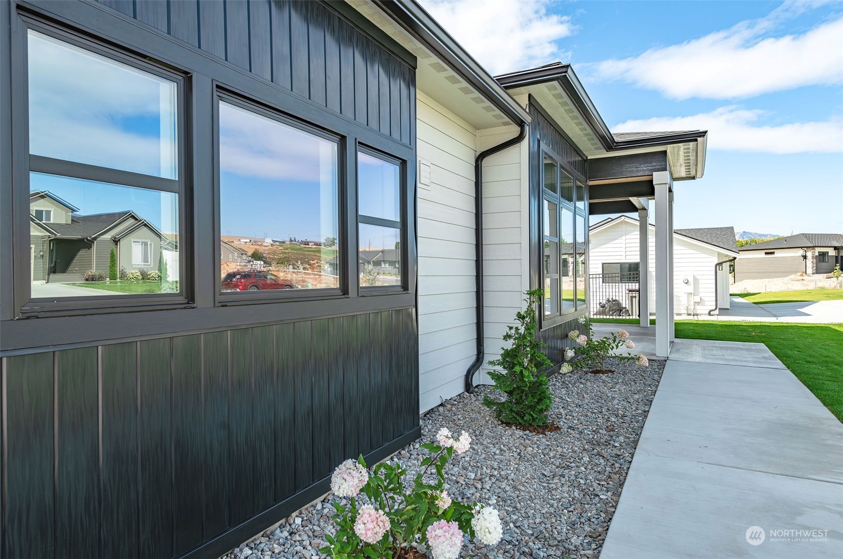 834 N Newport Loop