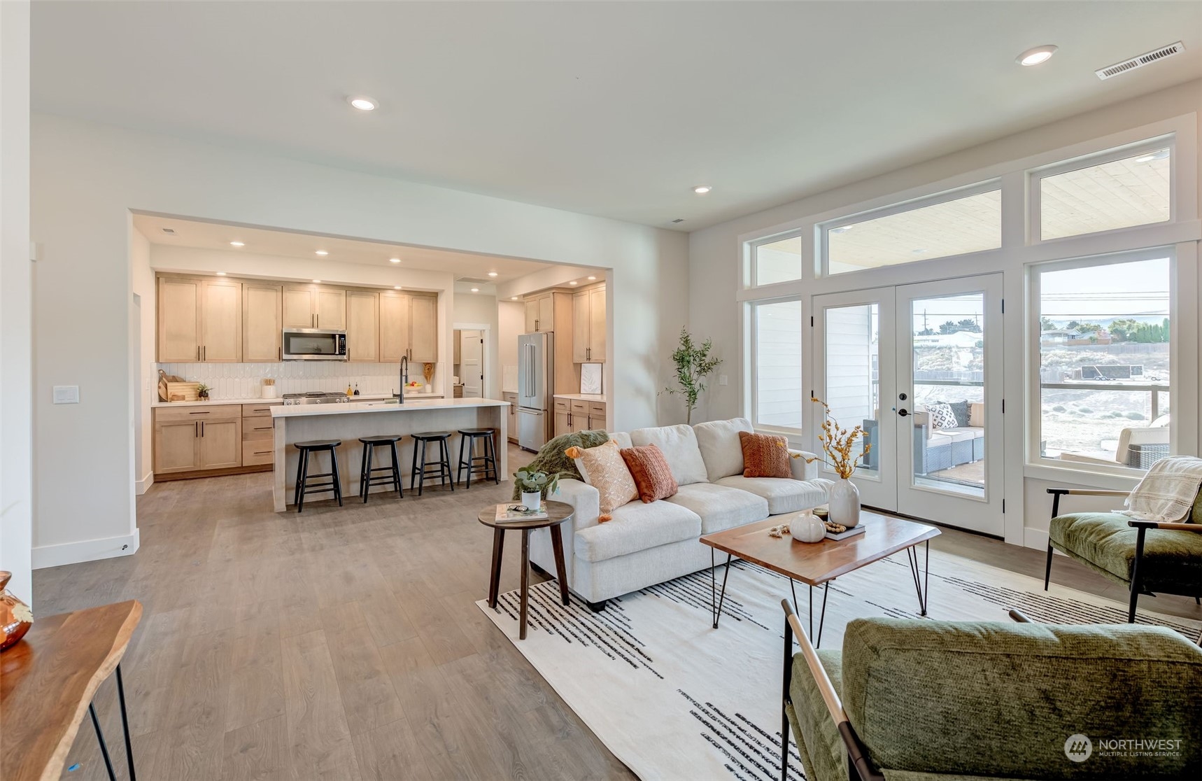 834 N Newport Loop