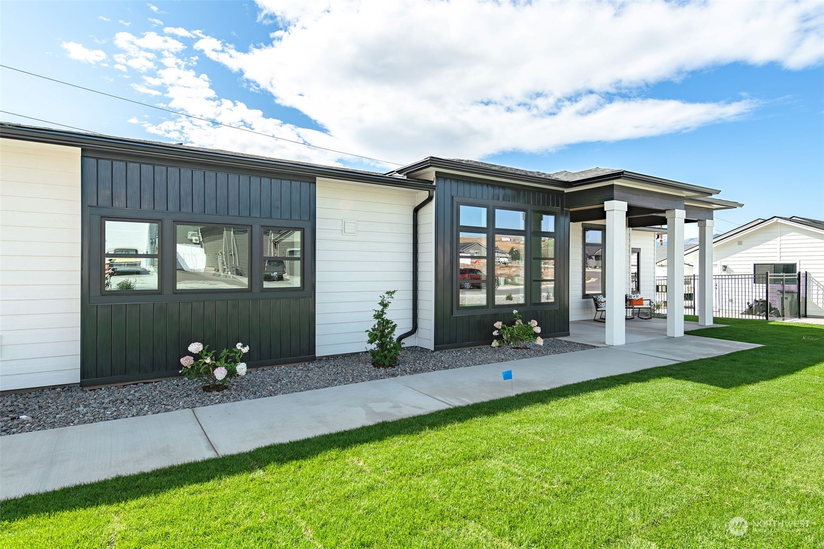 834 N Newport Loop