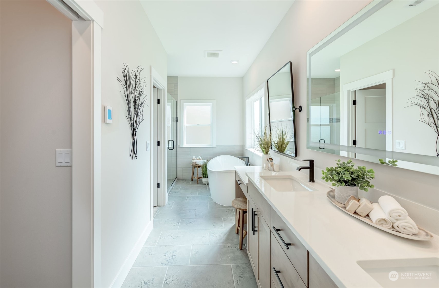 834 N Newport Loop