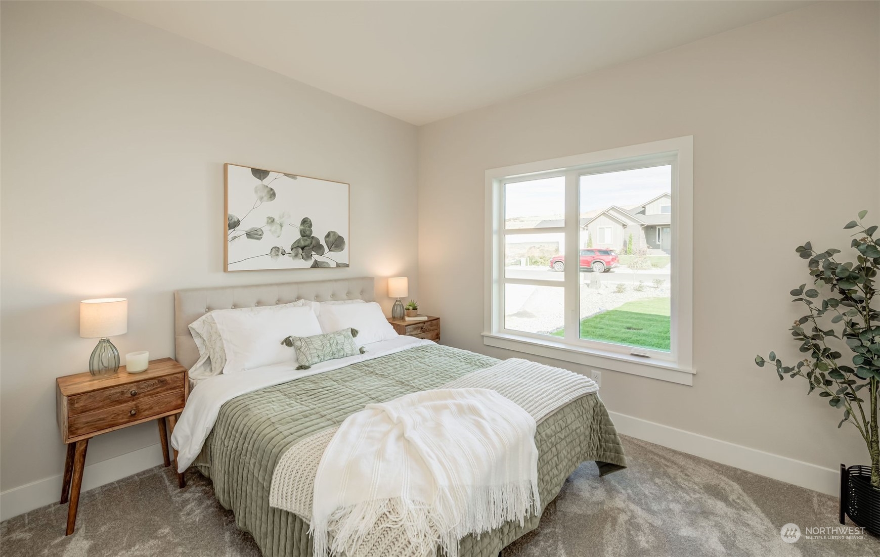 834 N Newport Loop