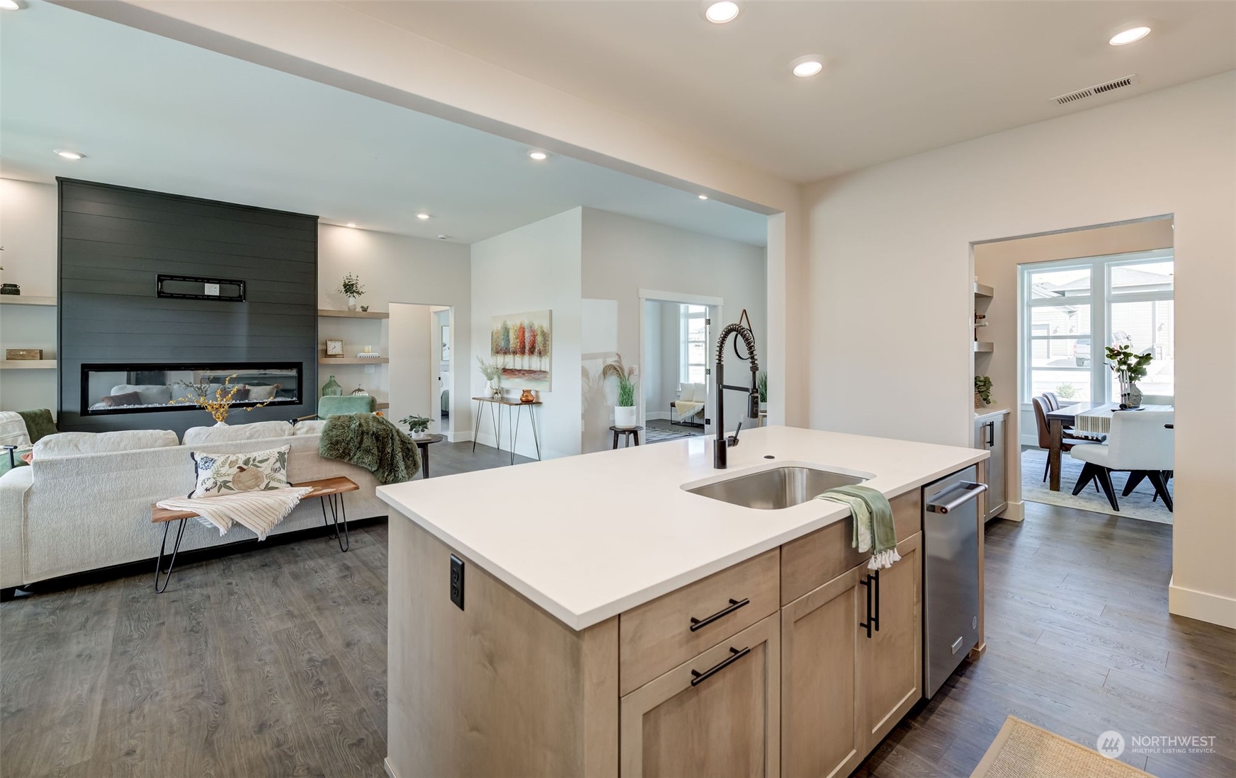 834 N Newport Loop
