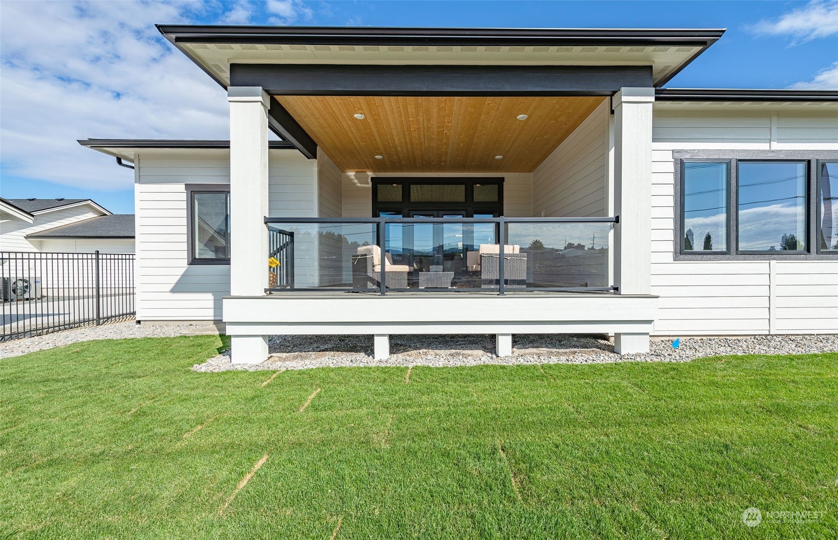 834 N Newport Loop