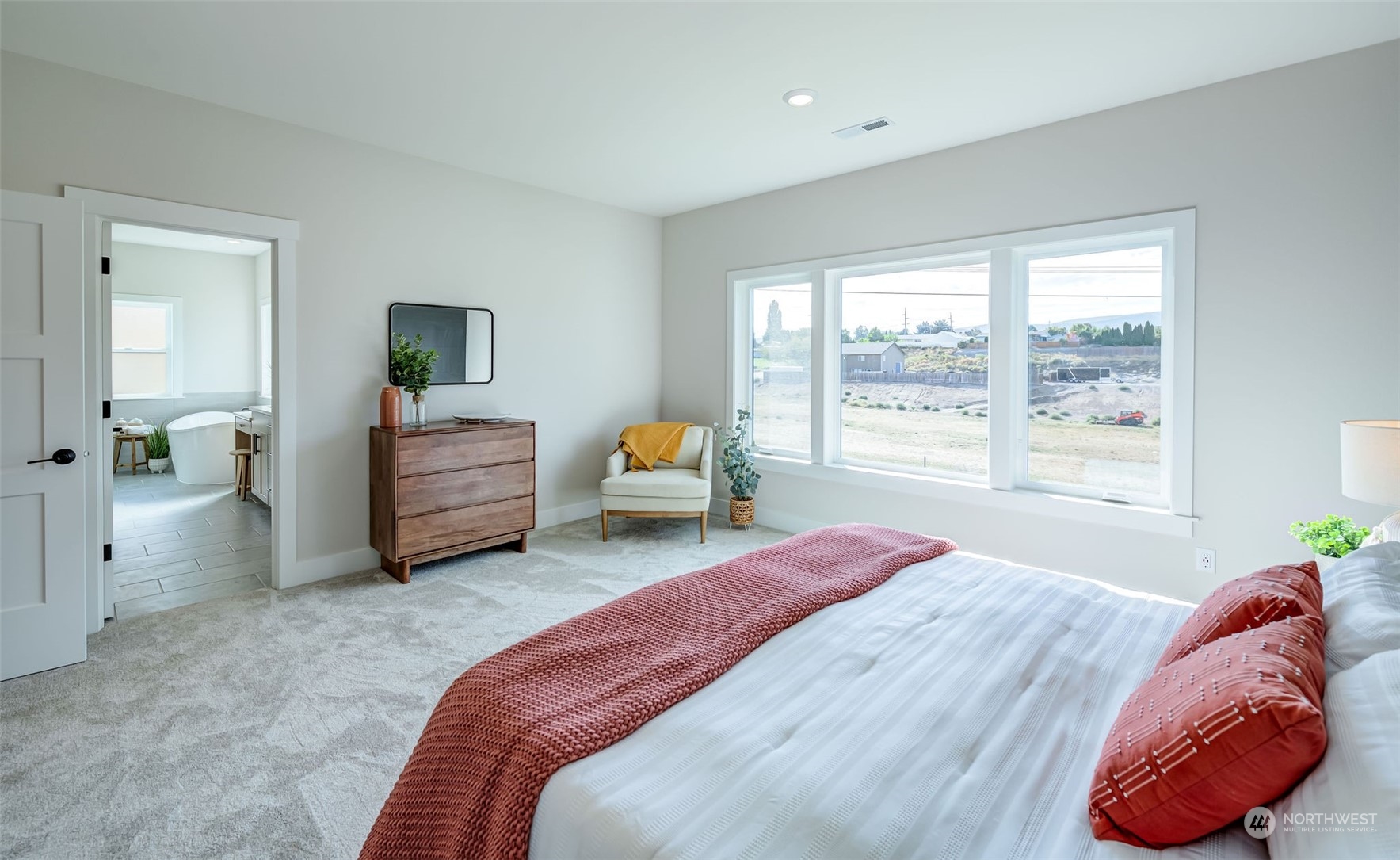 834 N Newport Loop