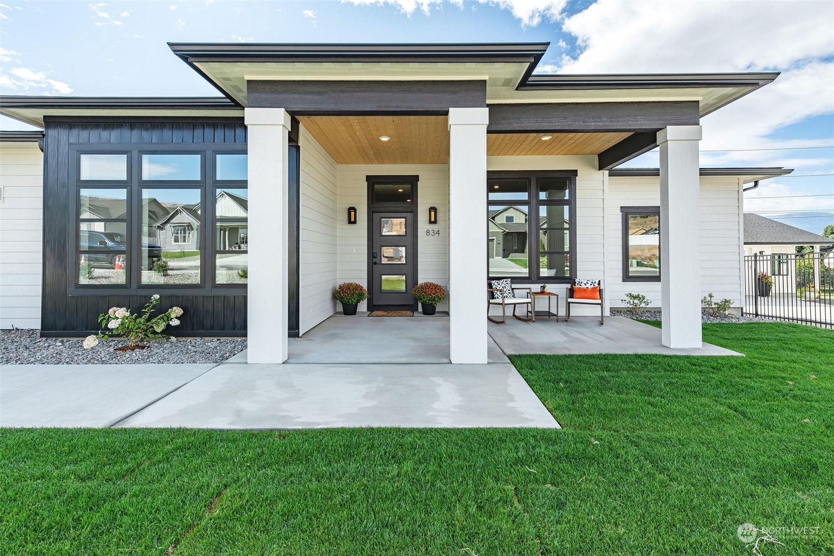 834 N Newport Loop