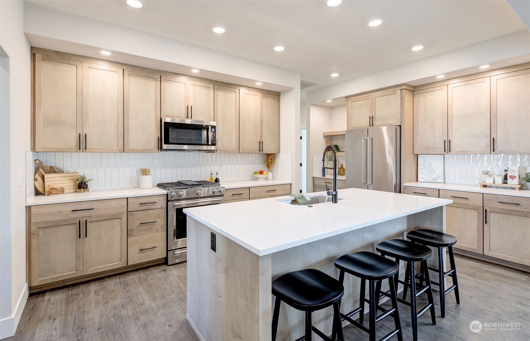 834 N Newport Loop