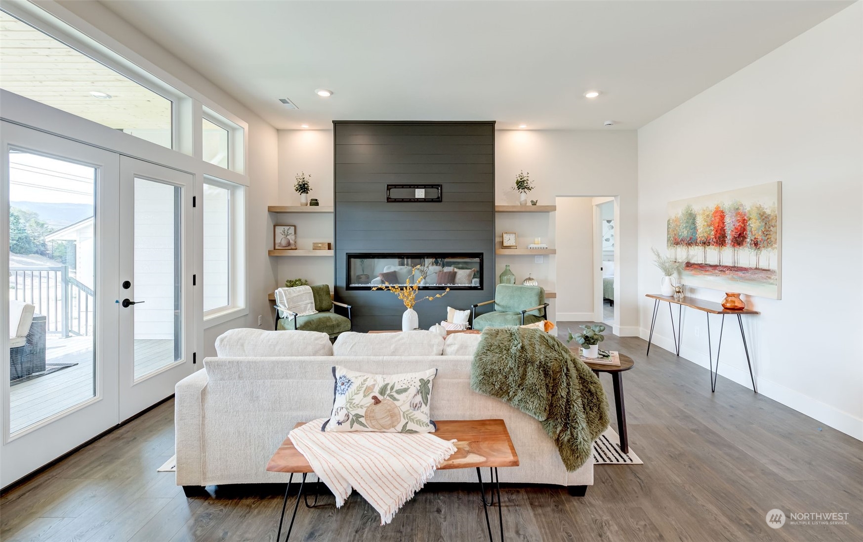 834 N Newport Loop