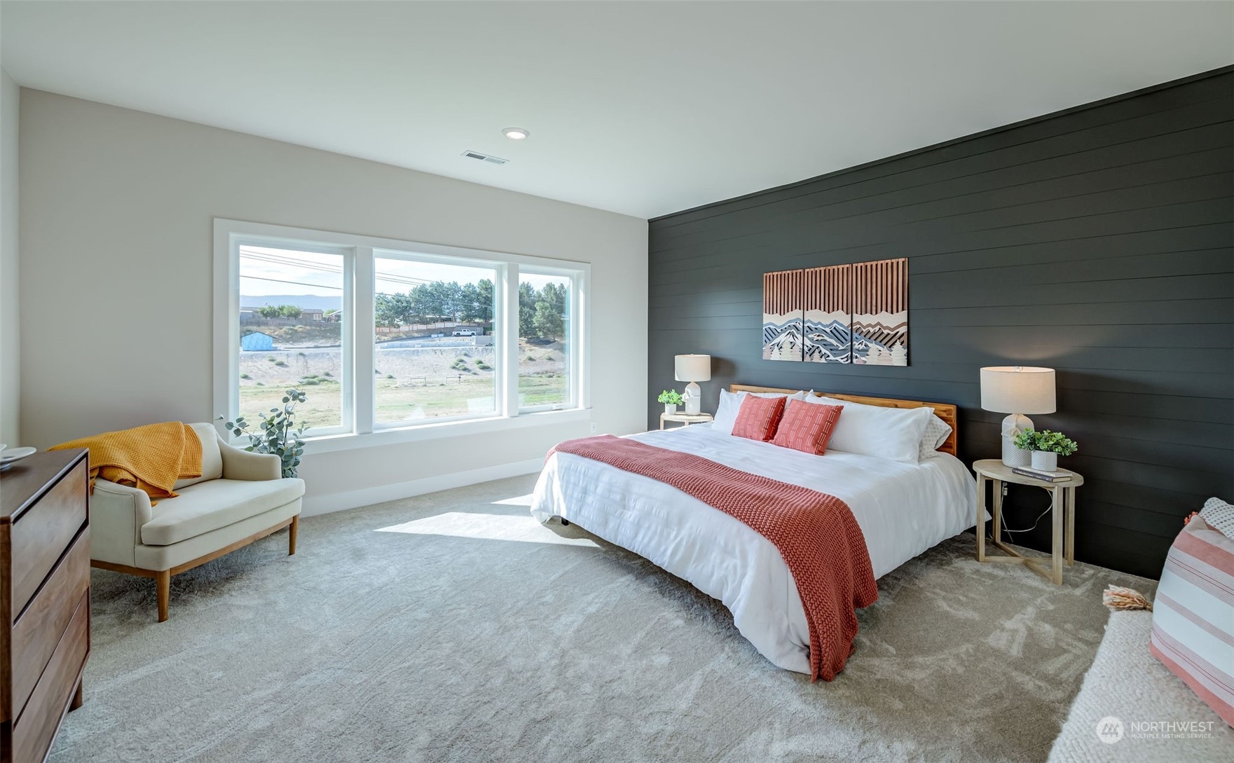 834 N Newport Loop