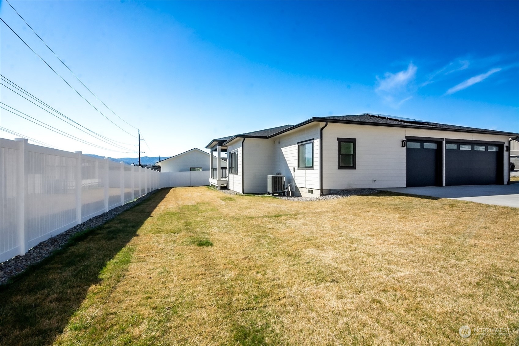 834 N Newport Loop