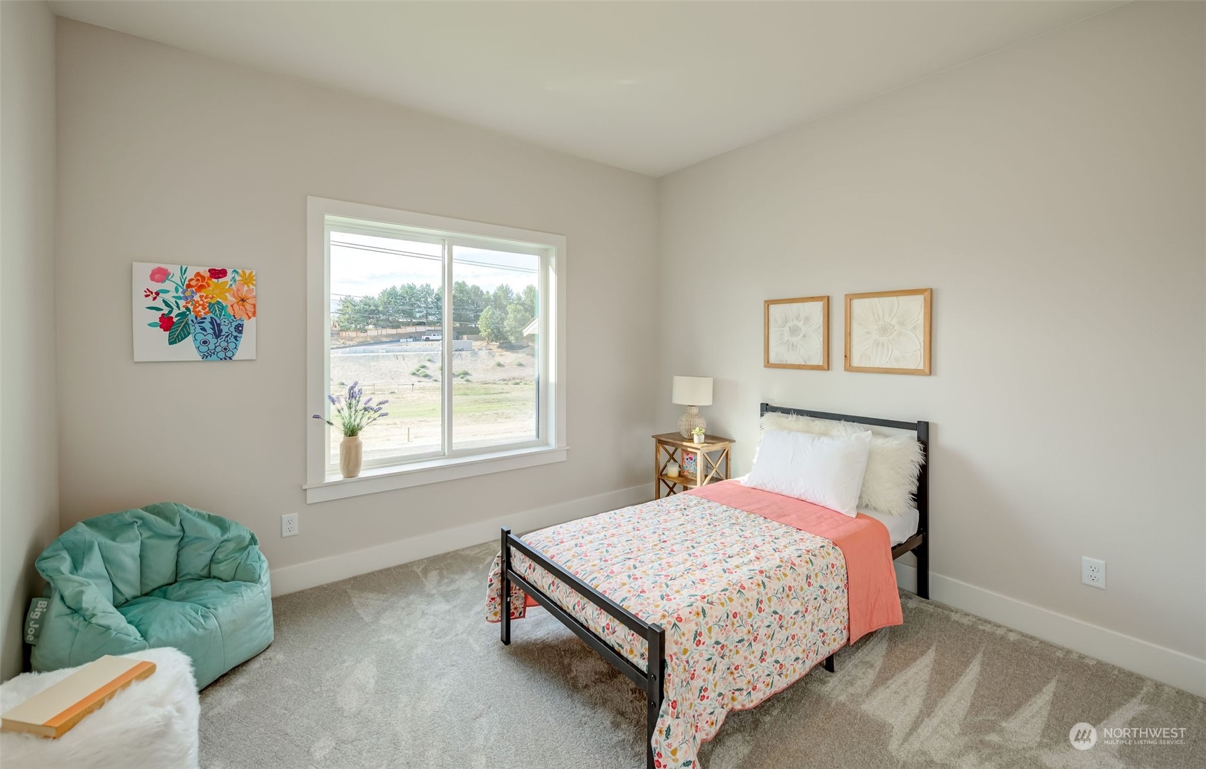 834 N Newport Loop
