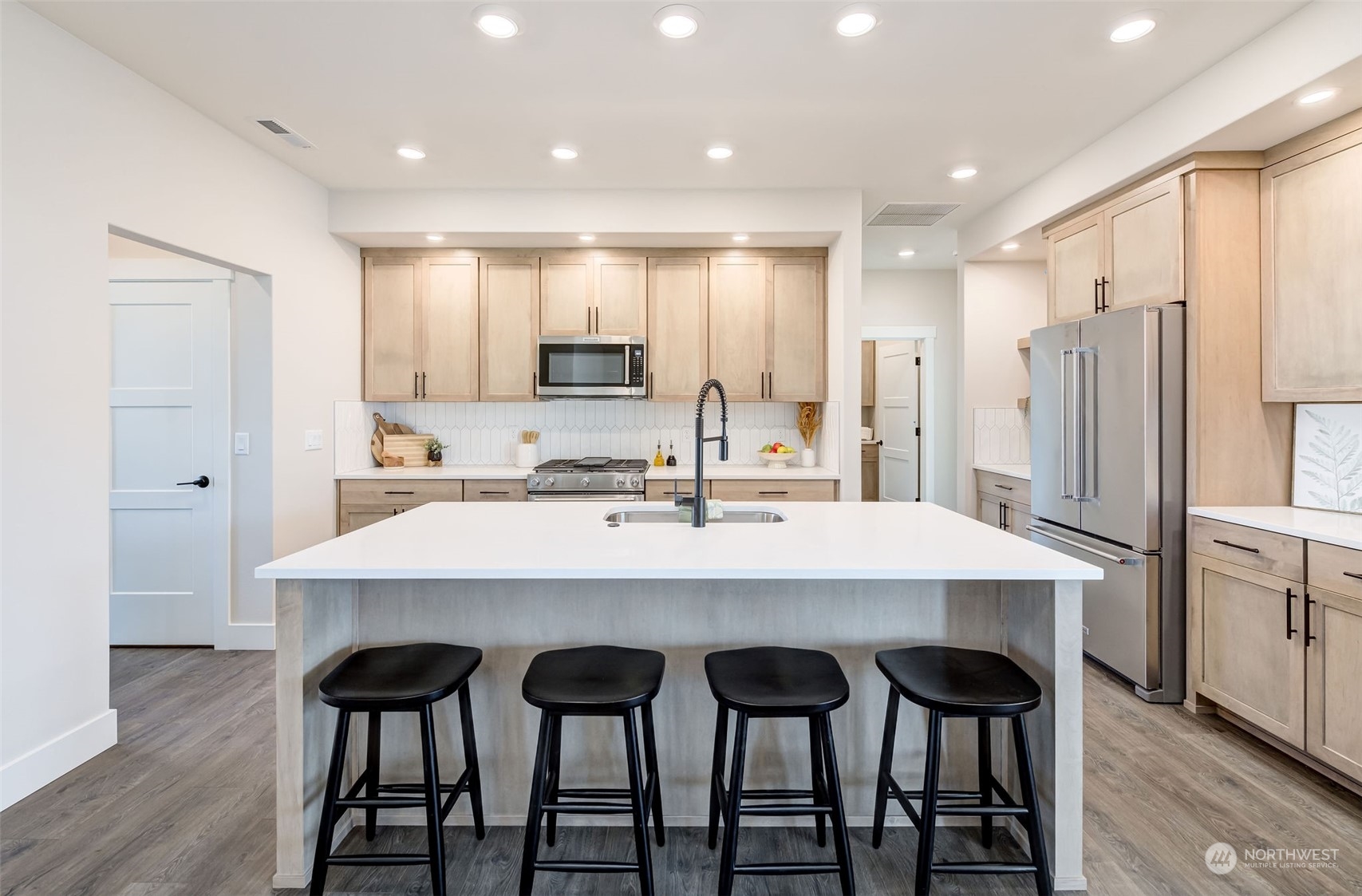 834 N Newport Loop