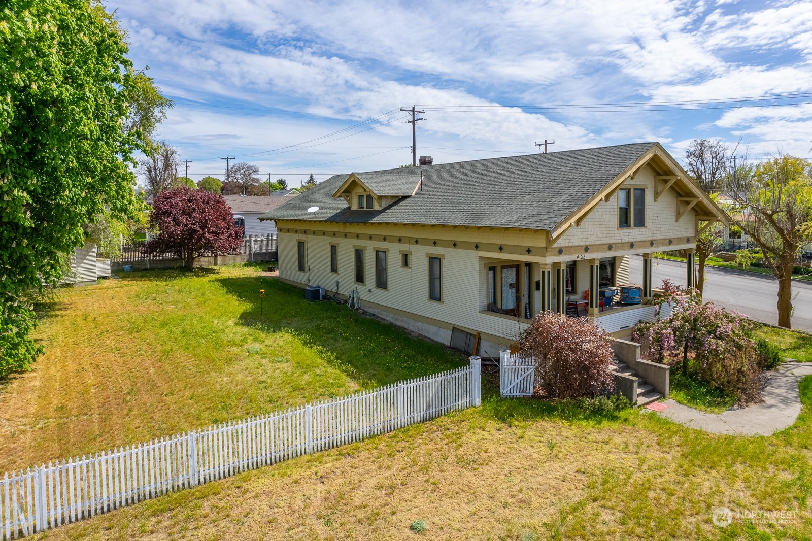 402 E 2nd Avenue