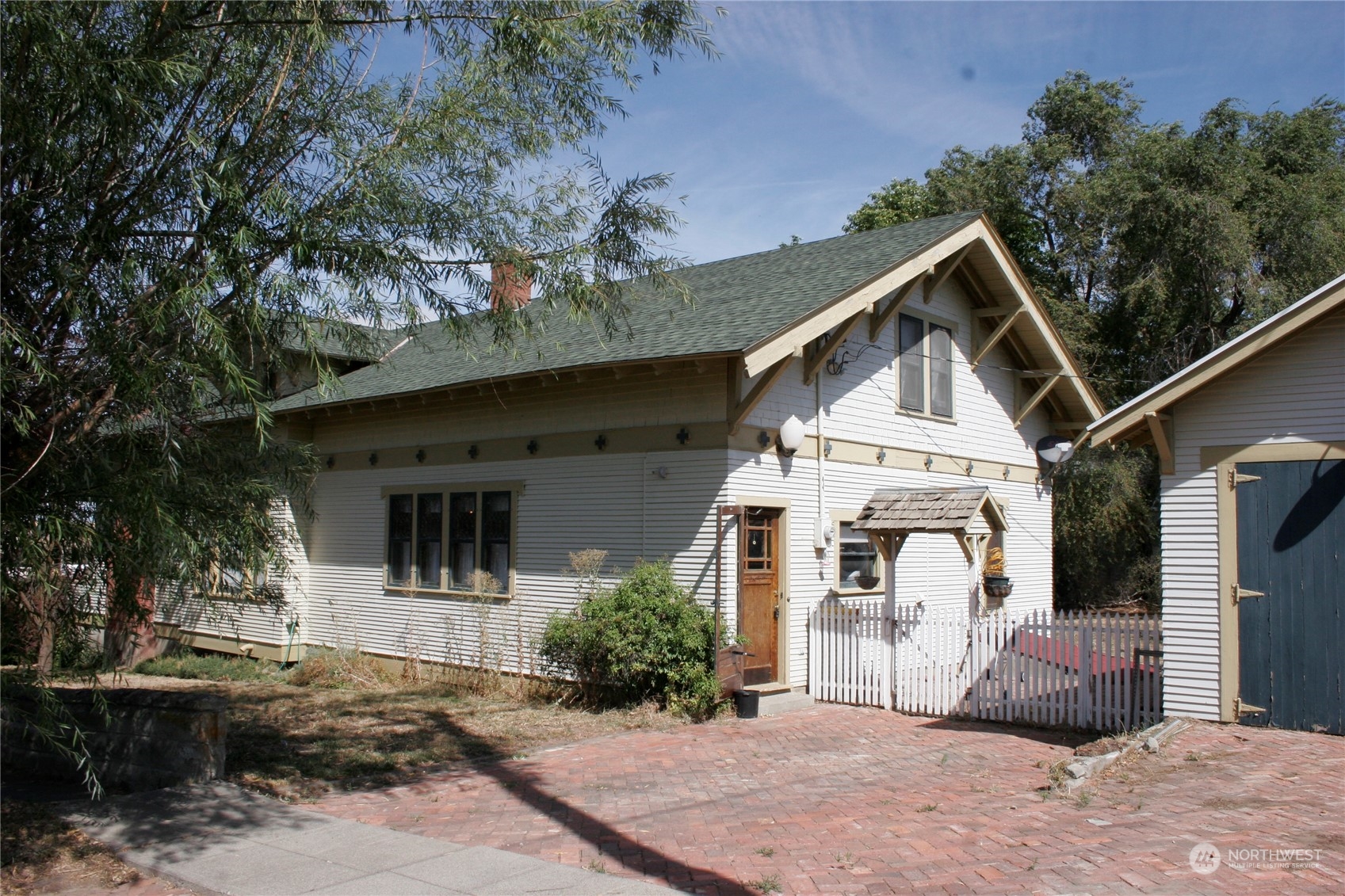 402 E 2nd Avenue