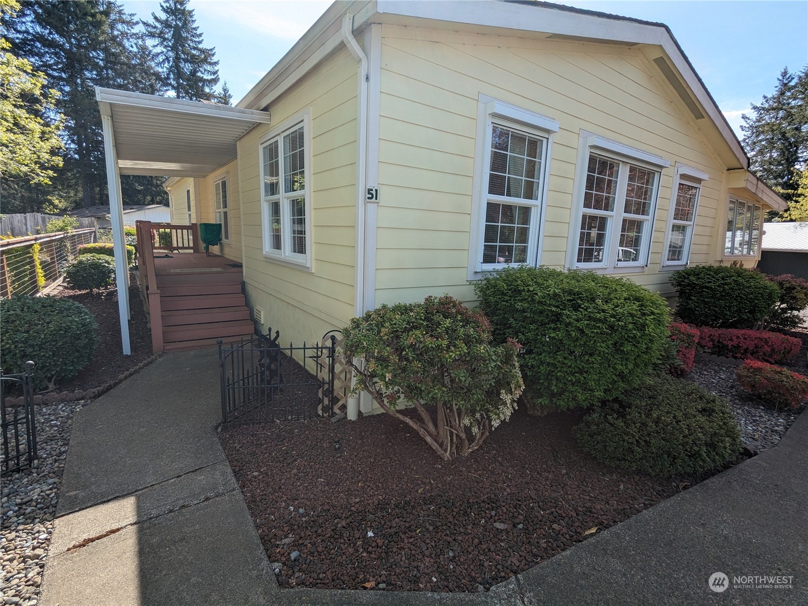 51 SE Canna Place