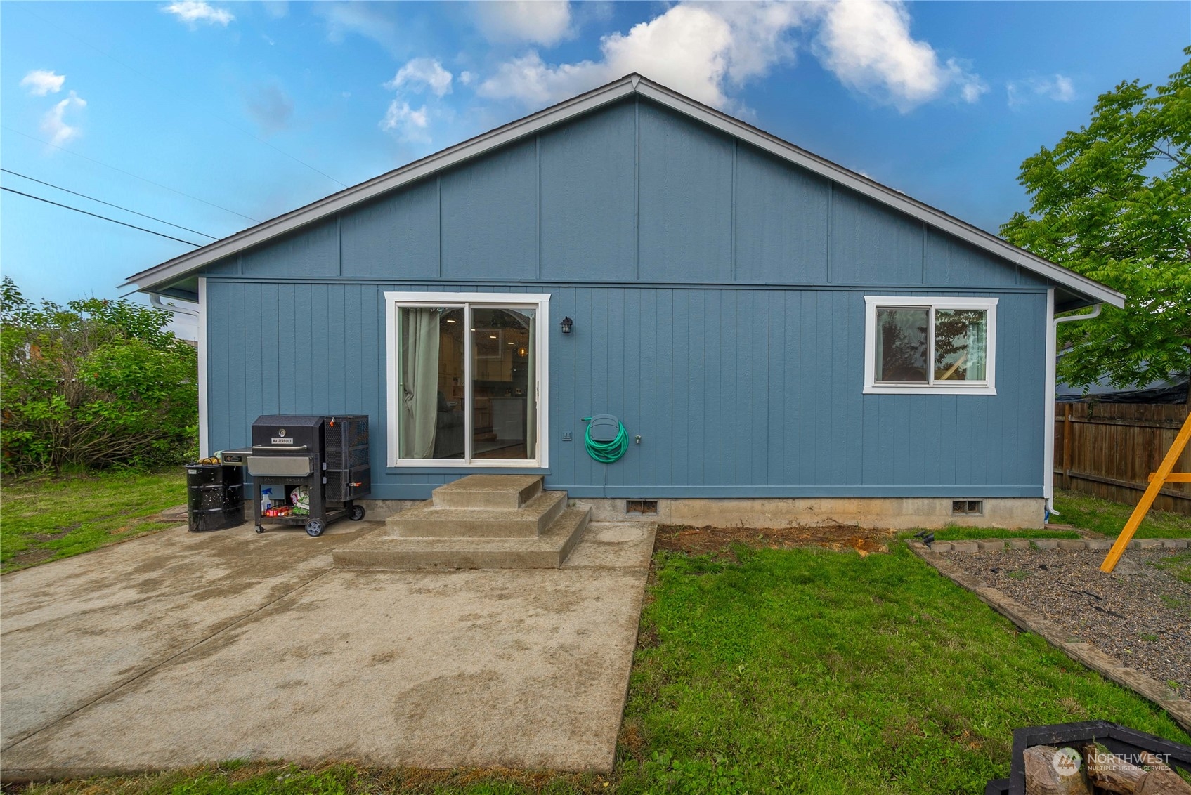 715 4th Avenue SW
