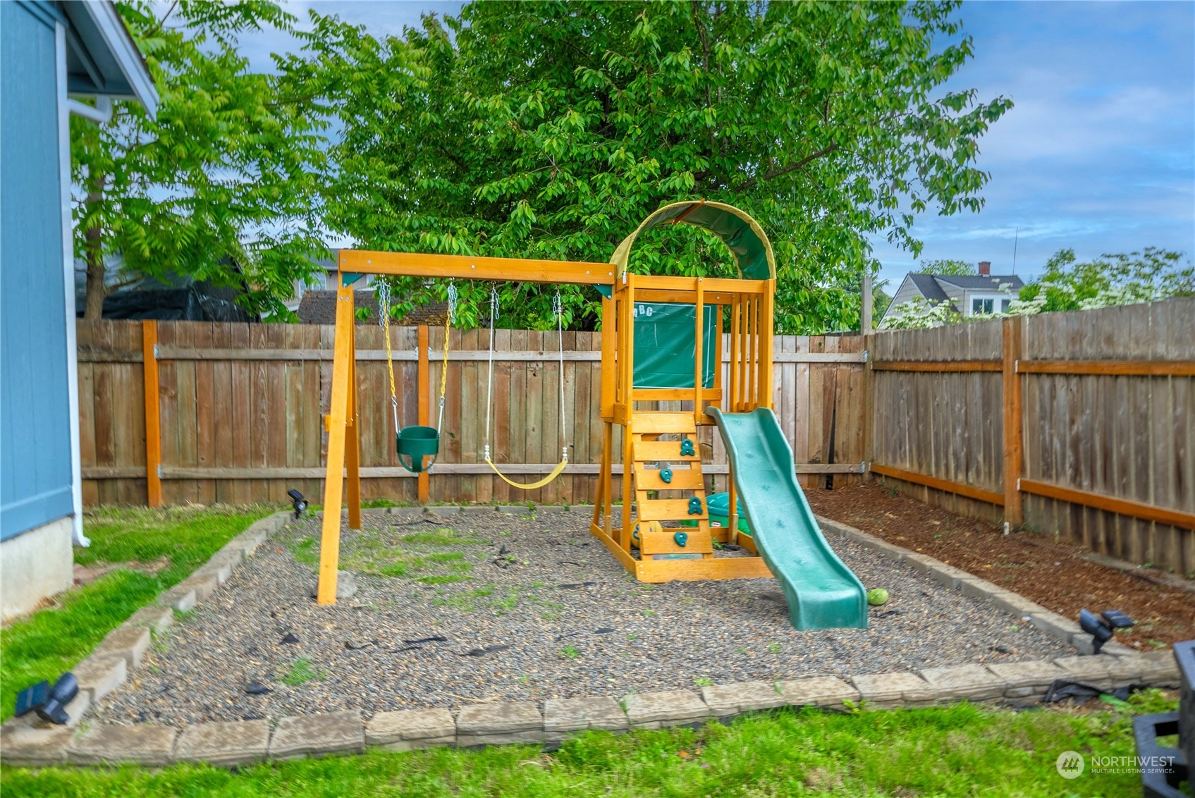 715 4th Avenue SW
