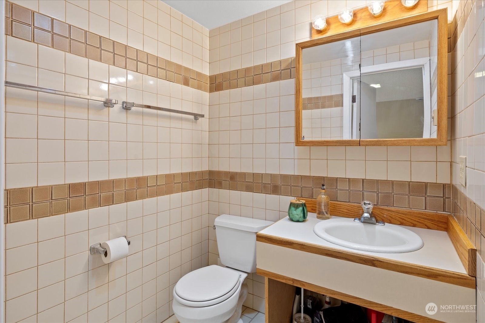 221 E Hyak Drive Unit: 402