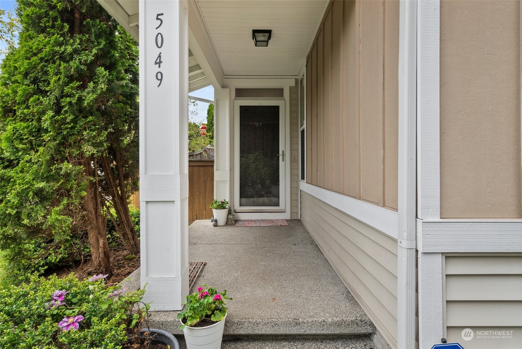 5049 NE 4th Place