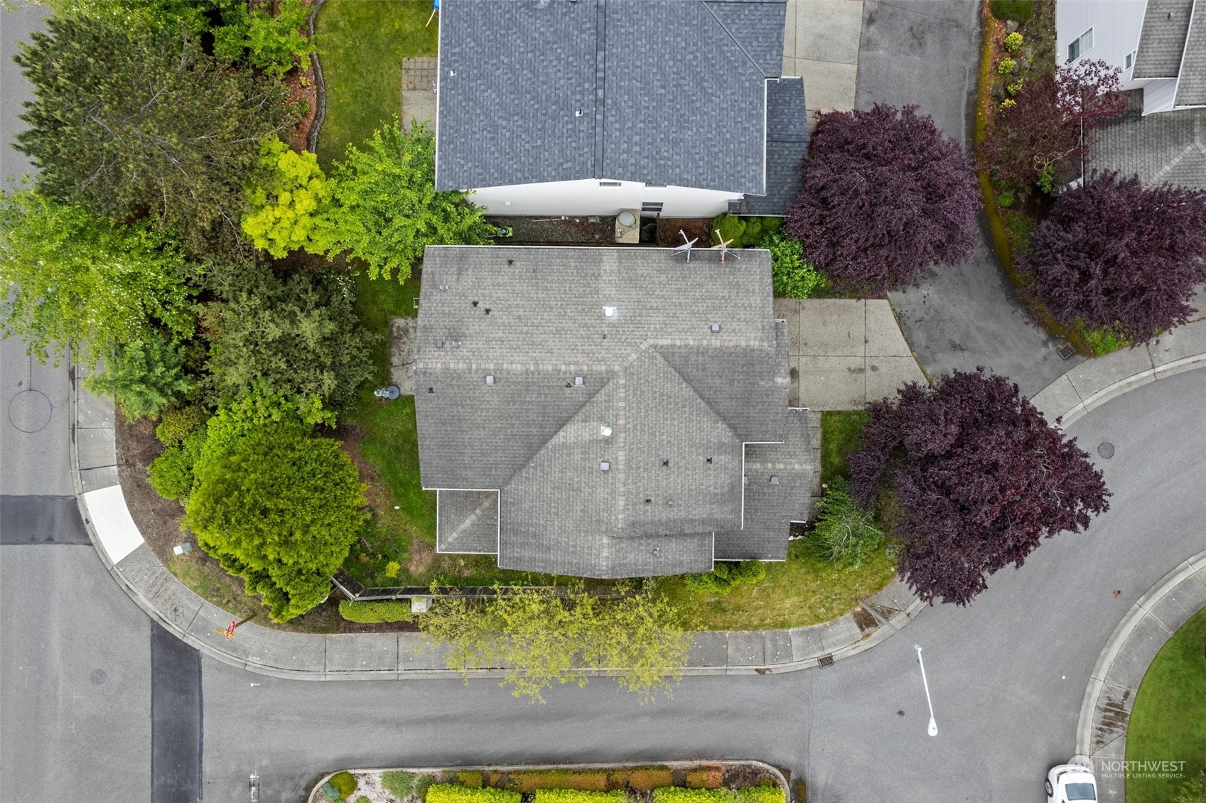 5049 NE 4th Place