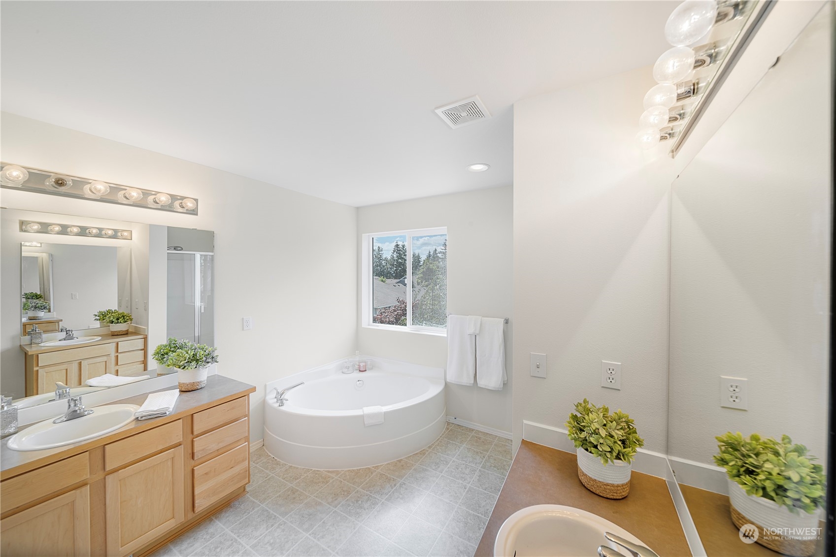 6629 Elizabeth Loop SE