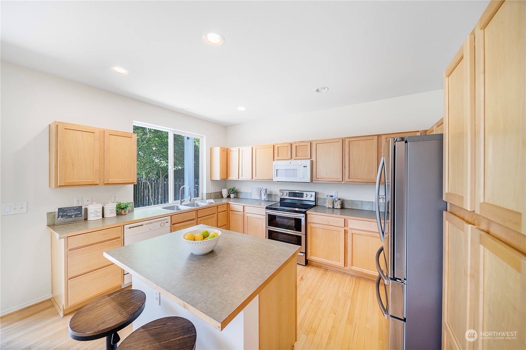 6629 Elizabeth Loop SE
