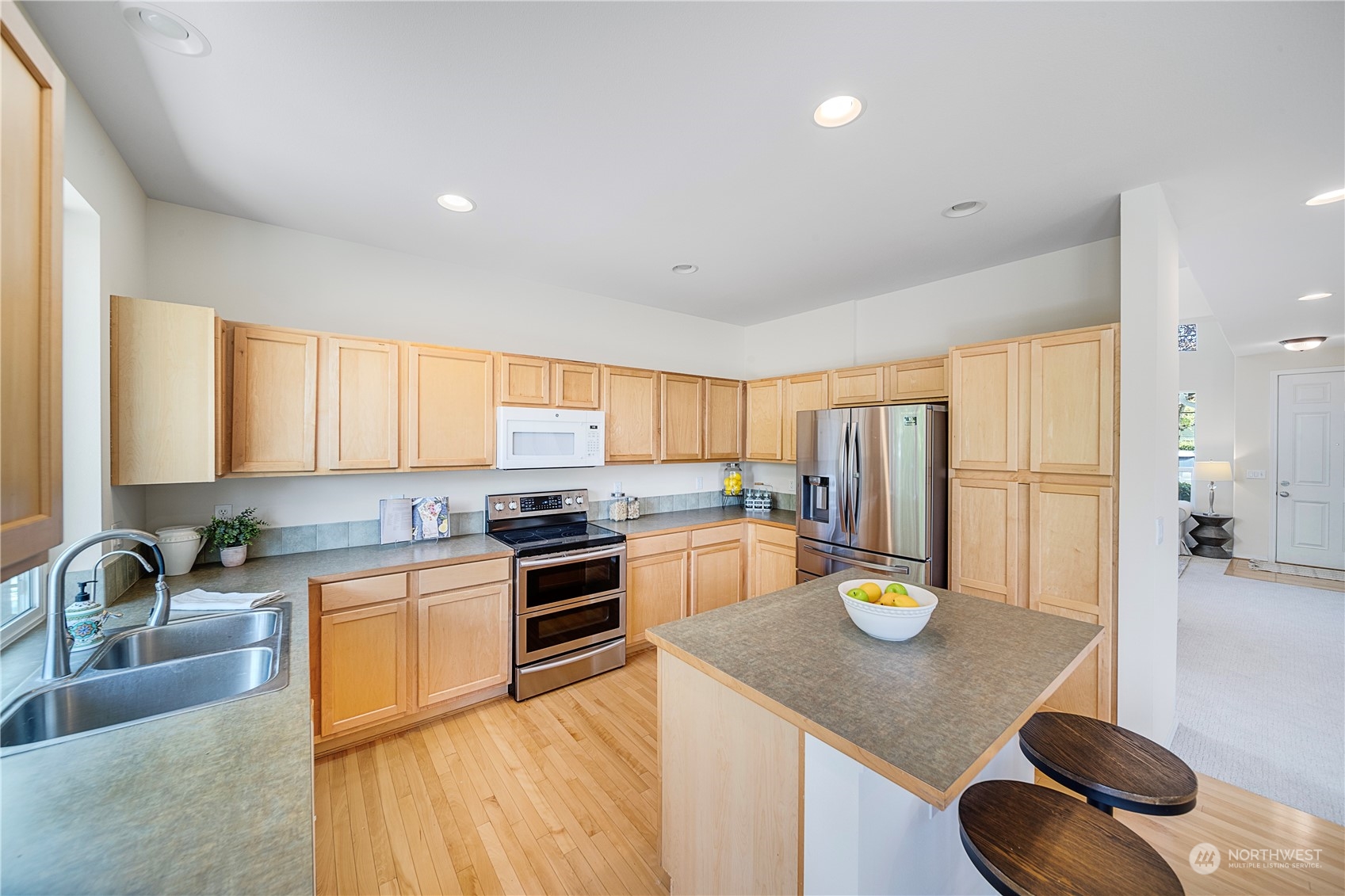 6629 Elizabeth Loop SE