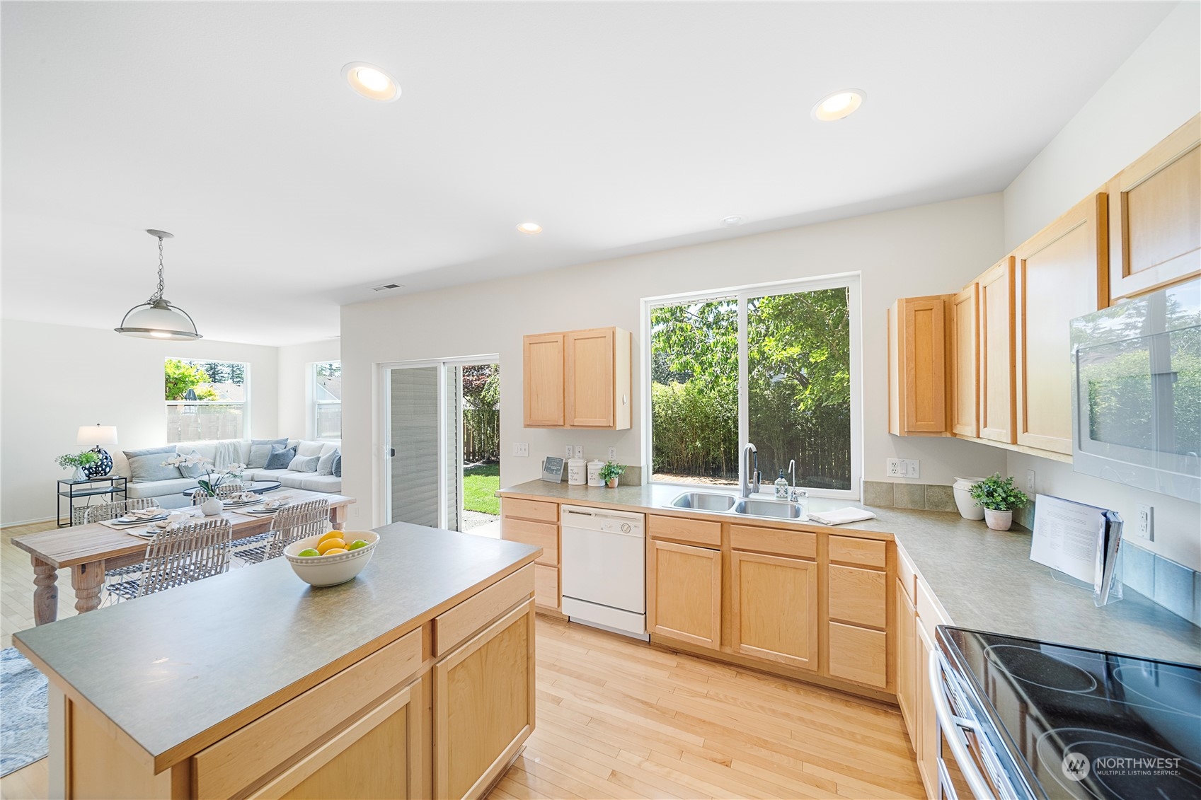6629 Elizabeth Loop SE